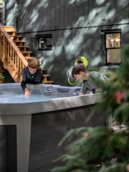Hot Tub+Fire Pit | Game Room Lake Naomi Golden Owl - Image 2