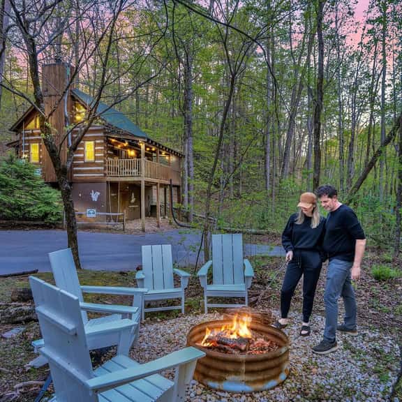 Secluded Log Cabin-Hot Tub -Fire Pit -Pigeon Forge - Image 1