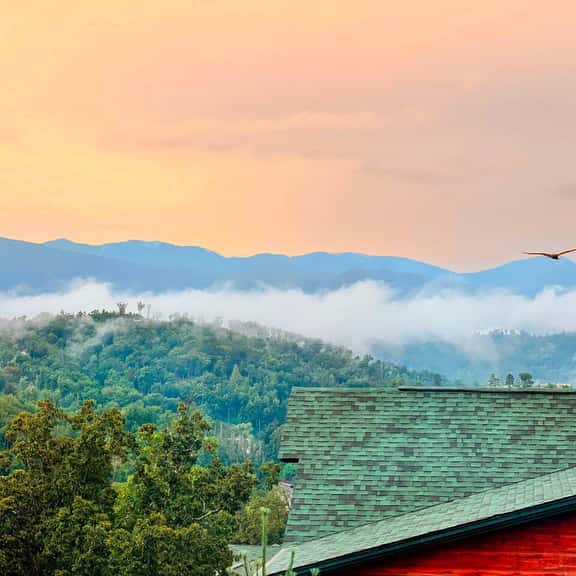 Epic Views Hot Tub Theater Gatlinburg UptheAnte TN - Image 1