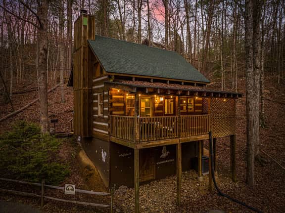 Secluded Log Cabin-Hot Tub -Fire Pit -Pigeon Forge - Image 4