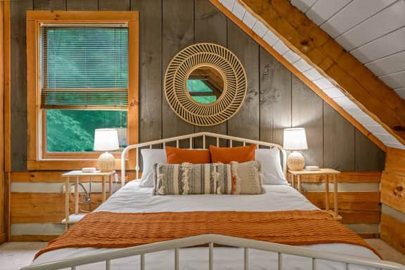 Boho Chic✴HOT TUB✴ Designer Cabin☀︎FOX BLUFF CREEK - Image 4