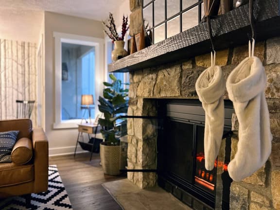 Lakeside+Fire Pit | Poconos Retreat Crested Falcon - Image 1