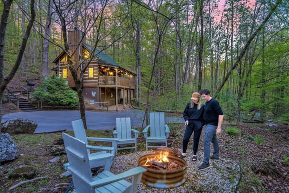 Secluded Log Cabin-Hot Tub -Fire Pit -Pigeon Forge - Image 1
